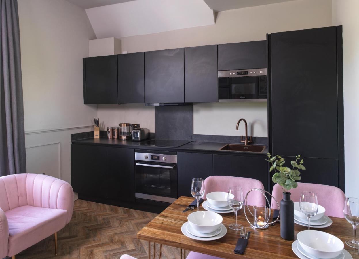 Hy Lytham St Anne'S Lejlighedshotel Lytham St Annes Eksteriør billede A kitchen in a serviced apartment in London