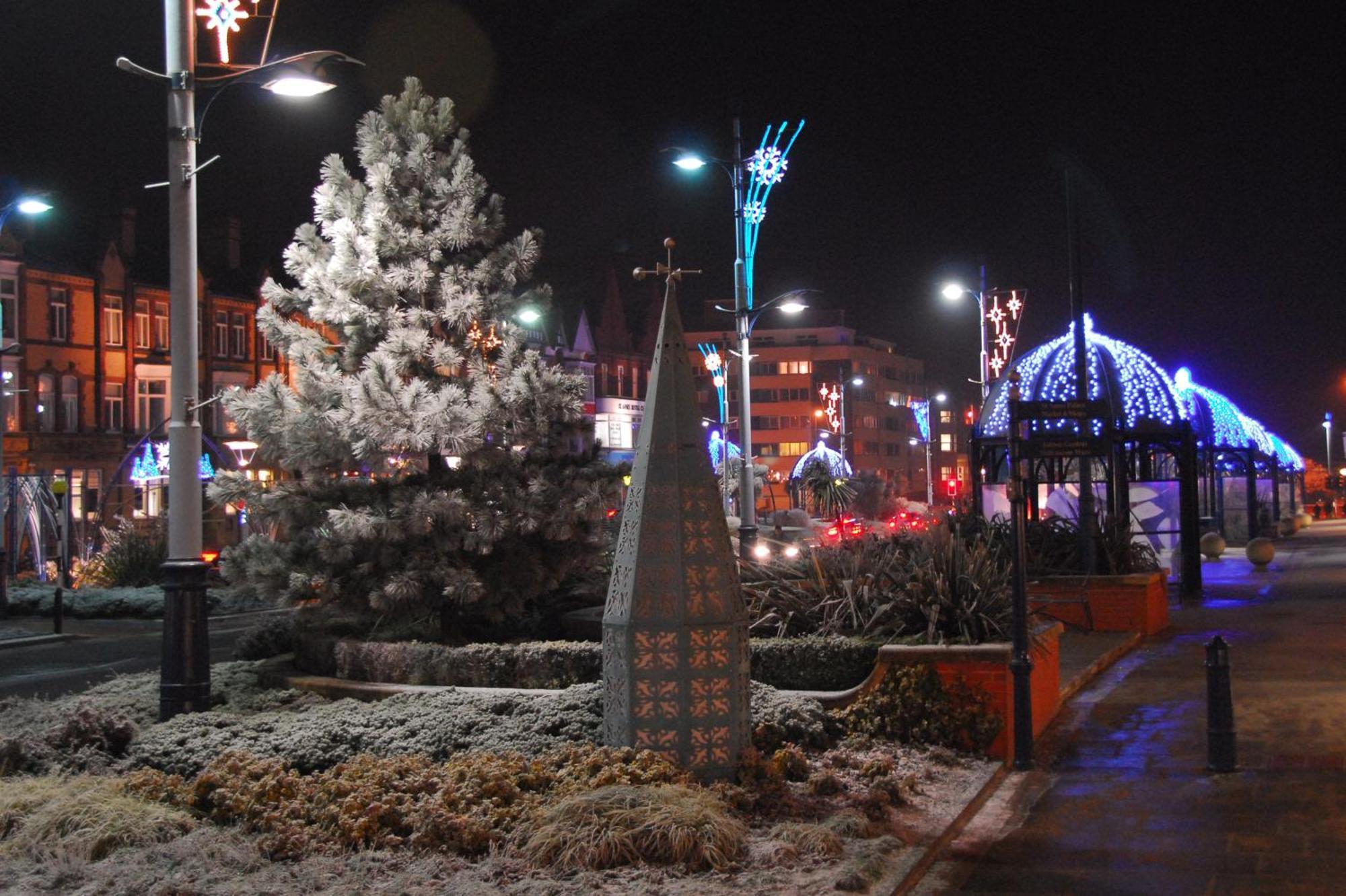 Hy Lytham St Anne'S Lejlighedshotel Lytham St Annes Eksteriør billede The town centre at Christmas