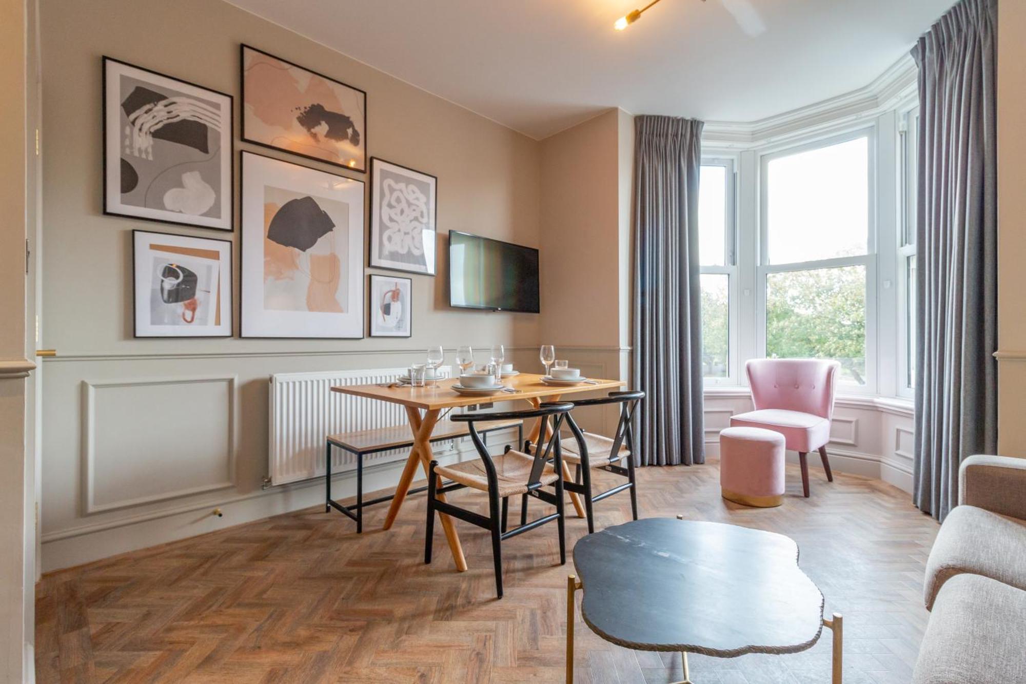 Hy Lytham St Anne'S Lejlighedshotel Lytham St Annes Eksteriør billede The interior of a typical apartment at The Gate