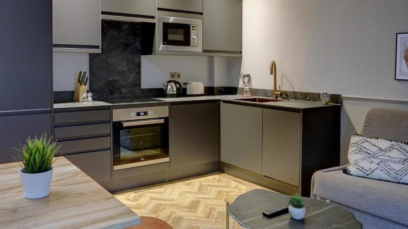 Hy Lytham St Anne'S Lejlighedshotel Lytham St Annes Eksteriør billede A kitchen in a serviced apartment